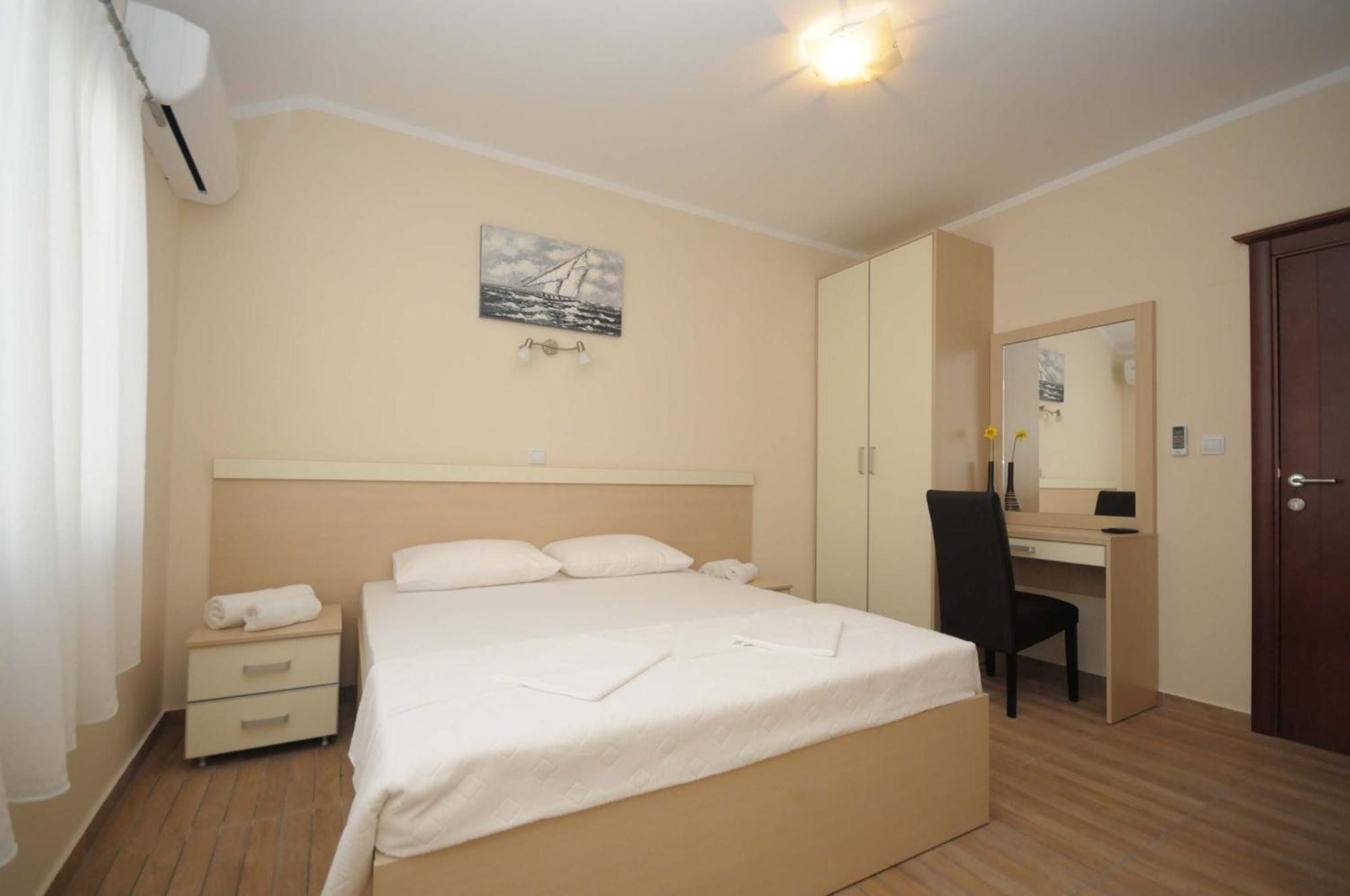 Apartments Royal Budva Pokoj fotografie